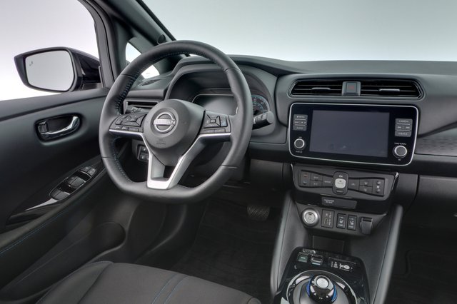 2024 Nissan LEAF — photo 18 of 23