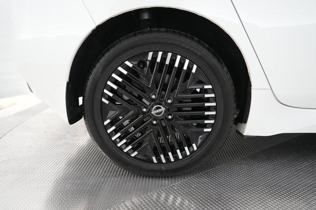 2024 Nissan LEAF — photo 7 of 22