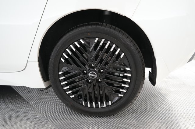 2024 Nissan LEAF — photo 17 of 22