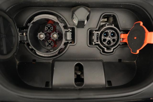 2024 Nissan LEAF — photo 8 of 21
