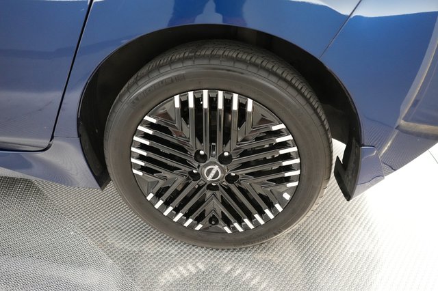 2024 Nissan LEAF — photo 15 of 21