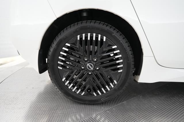 2024 Nissan LEAF — photo 7 of 20