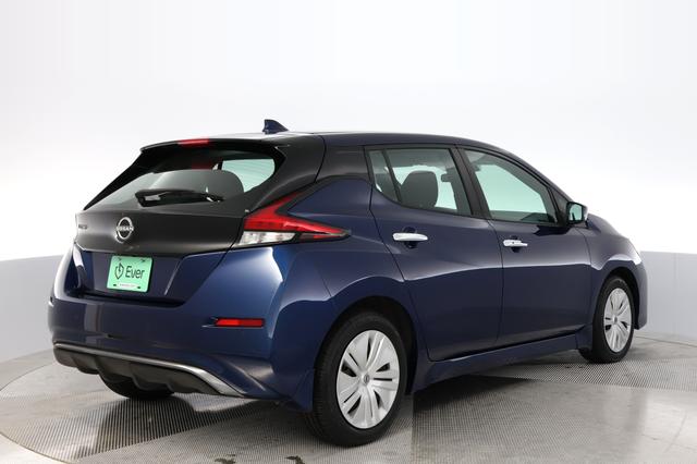 2025 Nissan LEAF — photo 2 of 18