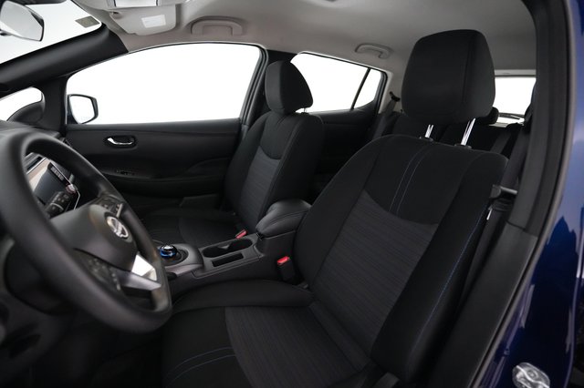 2025 Nissan LEAF — photo 3 of 18