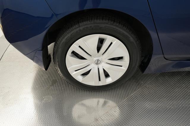 2025 Nissan LEAF — photo 7 of 18