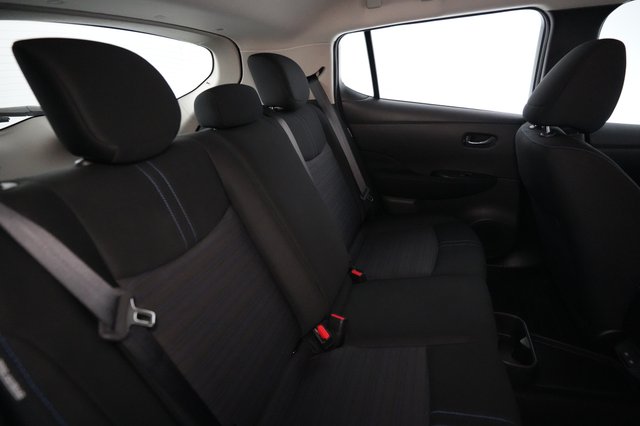 2025 Nissan LEAF — photo 4 of 22