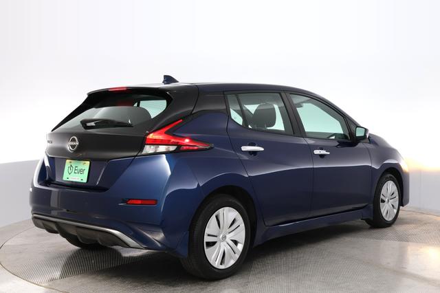 2025 Nissan LEAF — photo 2 of 22