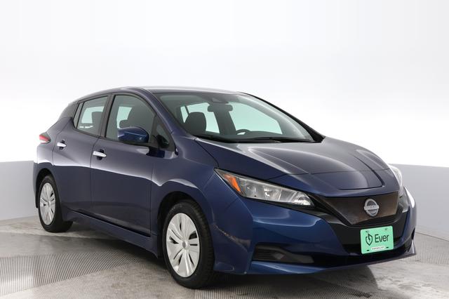 2025 Nissan LEAF — photo 10 of 22
