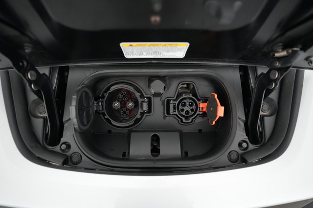 2025 Nissan LEAF — photo 8 of 20
