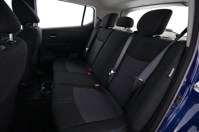 2025 Nissan LEAF — photo 17 of 18