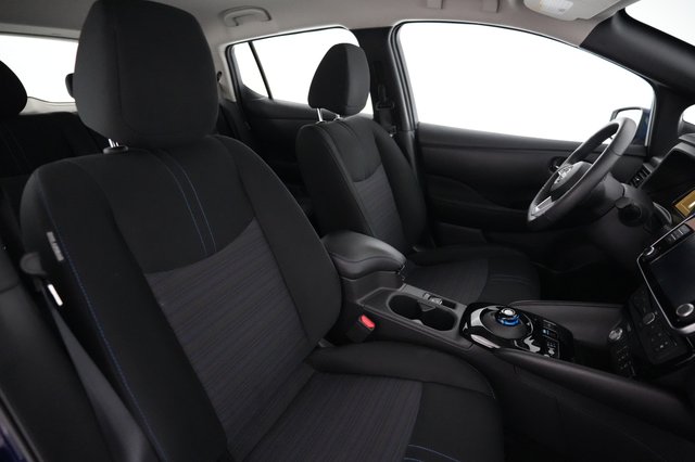 2025 Nissan LEAF — photo 16 of 18