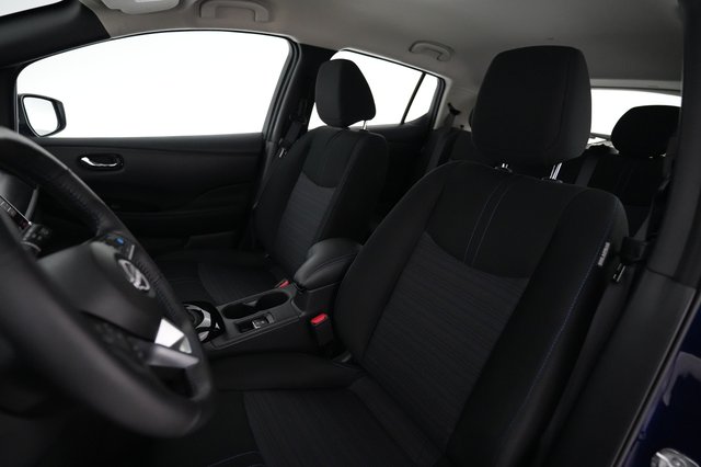 2025 Nissan LEAF — photo 3 of 18