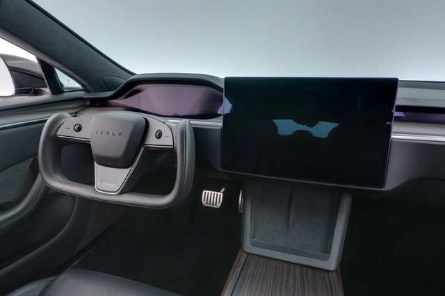 2022 Tesla Model S — photo 18 of 23