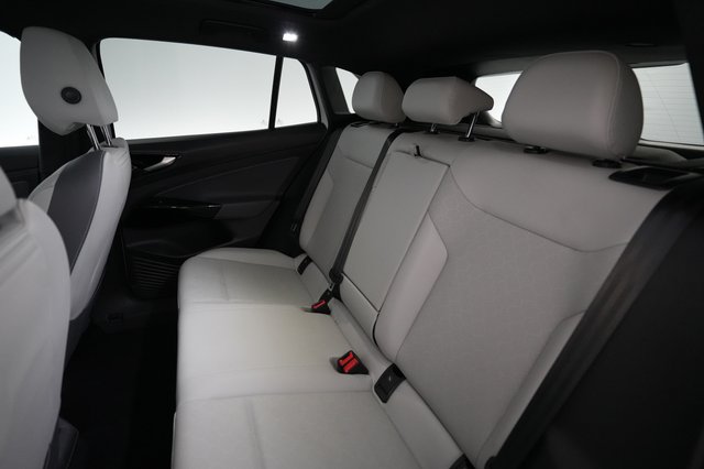 2022 Volkswagen ID.4 — photo 17 of 20