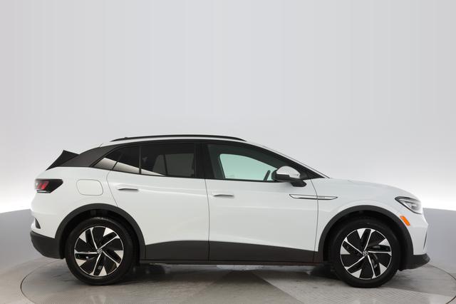 2022 Volkswagen ID.4 — photo 10 of 20