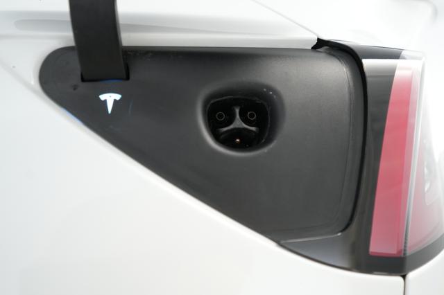 2022 Tesla Model Y — photo 8 of 24