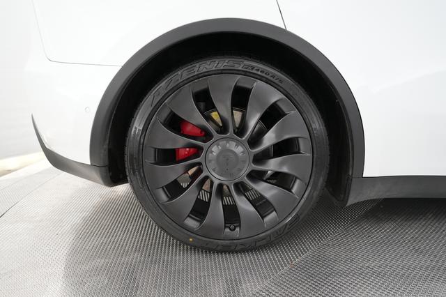 2022 Tesla Model Y — photo 7 of 24