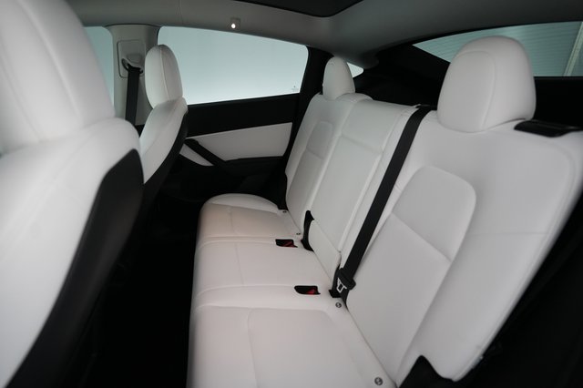 2022 Tesla Model Y — photo 17 of 24
