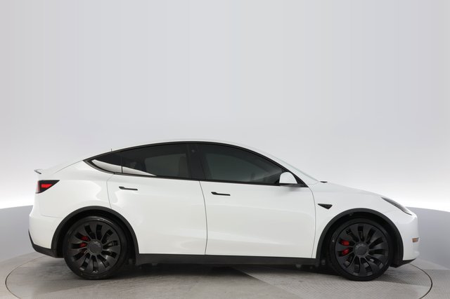 2022 Tesla Model Y — photo 10 of 24