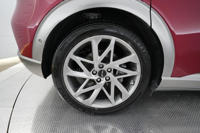 2023 Genesis GV60 — photo 7 of 19