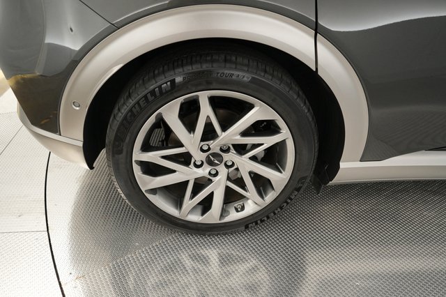 2023 Genesis GV60 — photo 7 of 37