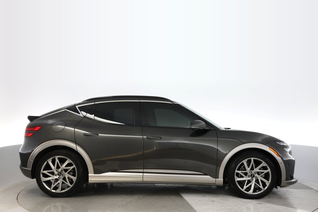 2023 Genesis GV60 — photo 10 of 37