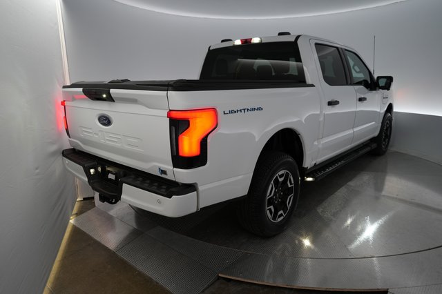 2023 Ford F-150 Lightning — photo 2 of 15