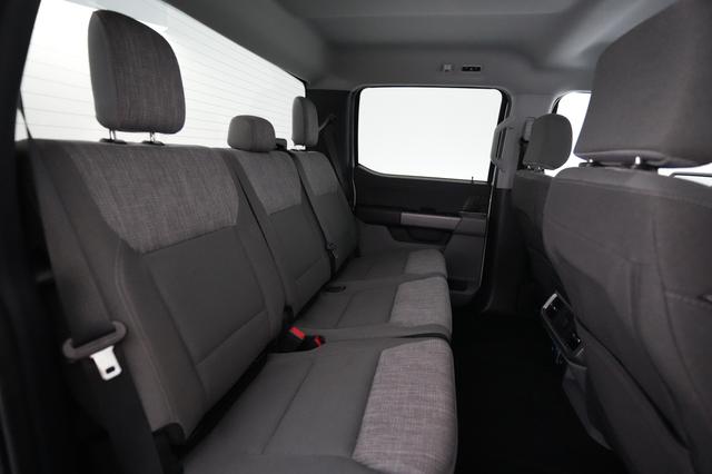 2023 Ford F-150 Lightning — photo 4 of 15