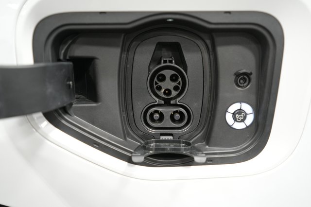 2023 Ford F-150 Lightning — photo 8 of 15