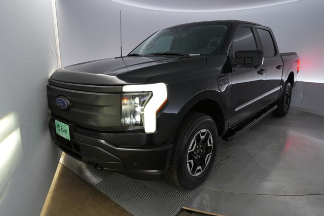 2023 Ford F-150 Lightning — VIN 1FTVW1EL4PWG39258
