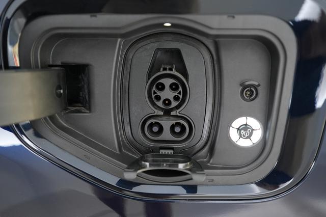 2023 Ford F-150 Lightning — photo 8 of 15