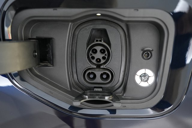 2023 Ford F-150 Lightning — photo 8 of 15