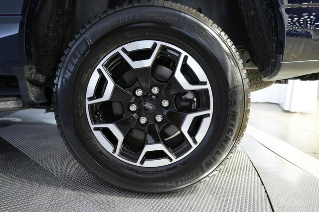 2023 Ford F-150 Lightning — photo 10 of 15