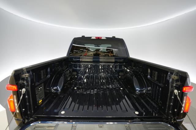 2023 Ford F-150 Lightning — photo 6 of 15
