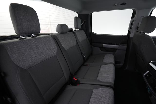 2023 Ford F-150 Lightning — photo 4 of 15
