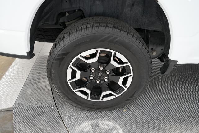 2023 Ford F-150 Lightning — photo 9 of 18