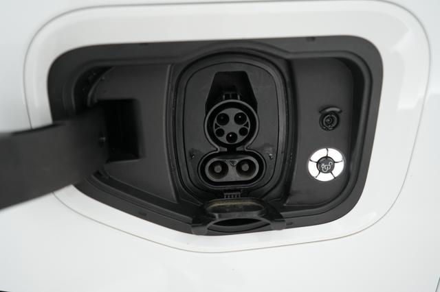 2023 Ford F-150 Lightning — photo 8 of 18