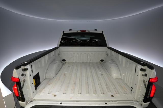 2023 Ford F-150 Lightning — photo 6 of 18