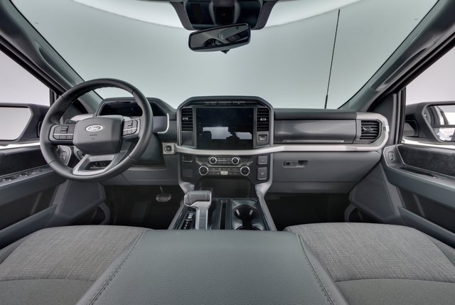 2023 Ford F-150 Lightning — photo 13 of 18