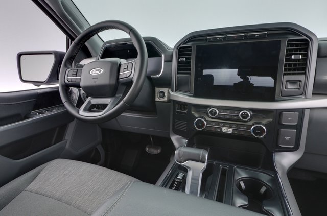 2023 Ford F-150 Lightning — photo 12 of 18