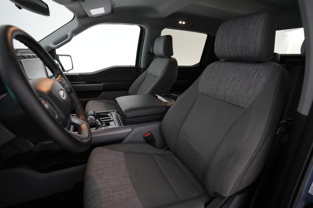 2023 Ford F-150 Lightning — photo 3 of 18
