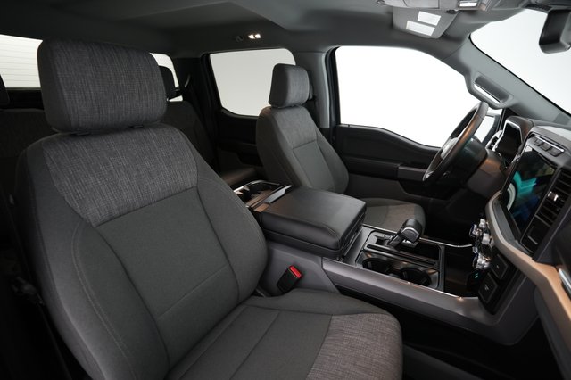 2023 Ford F-150 Lightning — photo 4 of 18