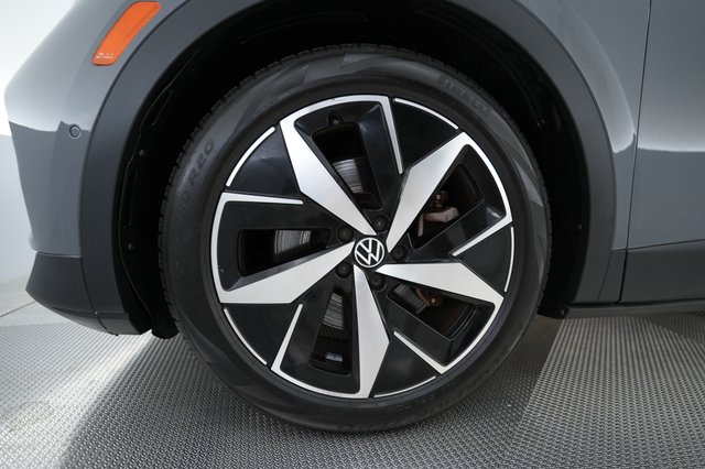 2023 Volkswagen ID.4 — photo 16 of 23