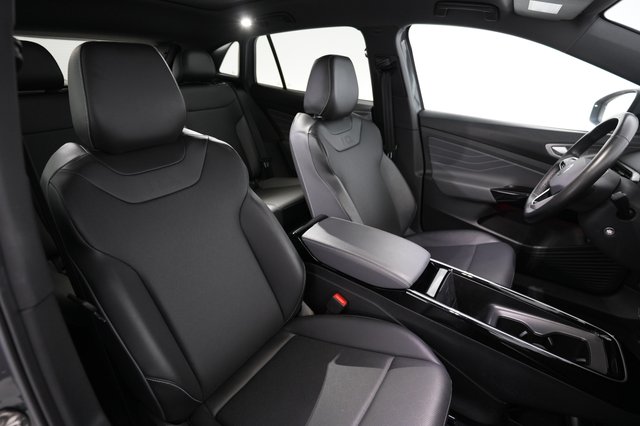 2023 Volkswagen ID.4 — photo 18 of 23