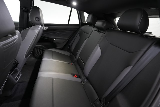 2023 Volkswagen ID.4 — photo 19 of 23