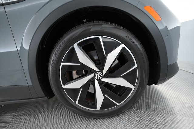2023 Volkswagen ID.4 — photo 15 of 23