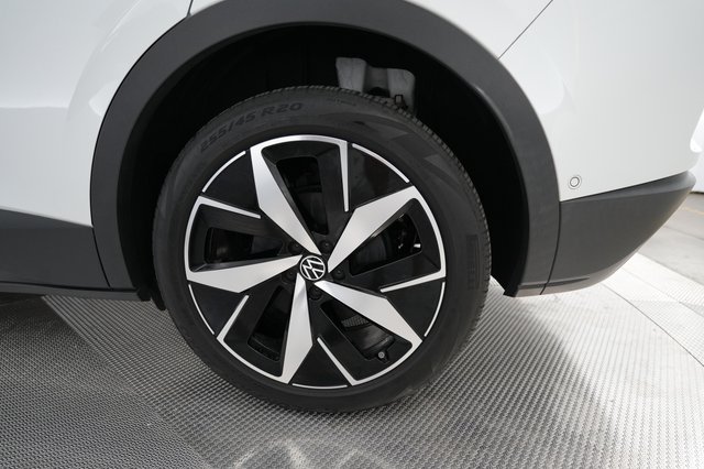 2023 Volkswagen ID.4 — photo 15 of 18