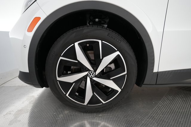 2023 Volkswagen ID.4 — photo 14 of 18