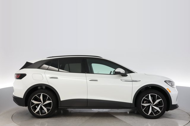 2023 Volkswagen ID.4 — photo 10 of 18