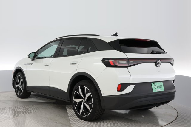 2023 Volkswagen ID.4 — photo 11 of 18